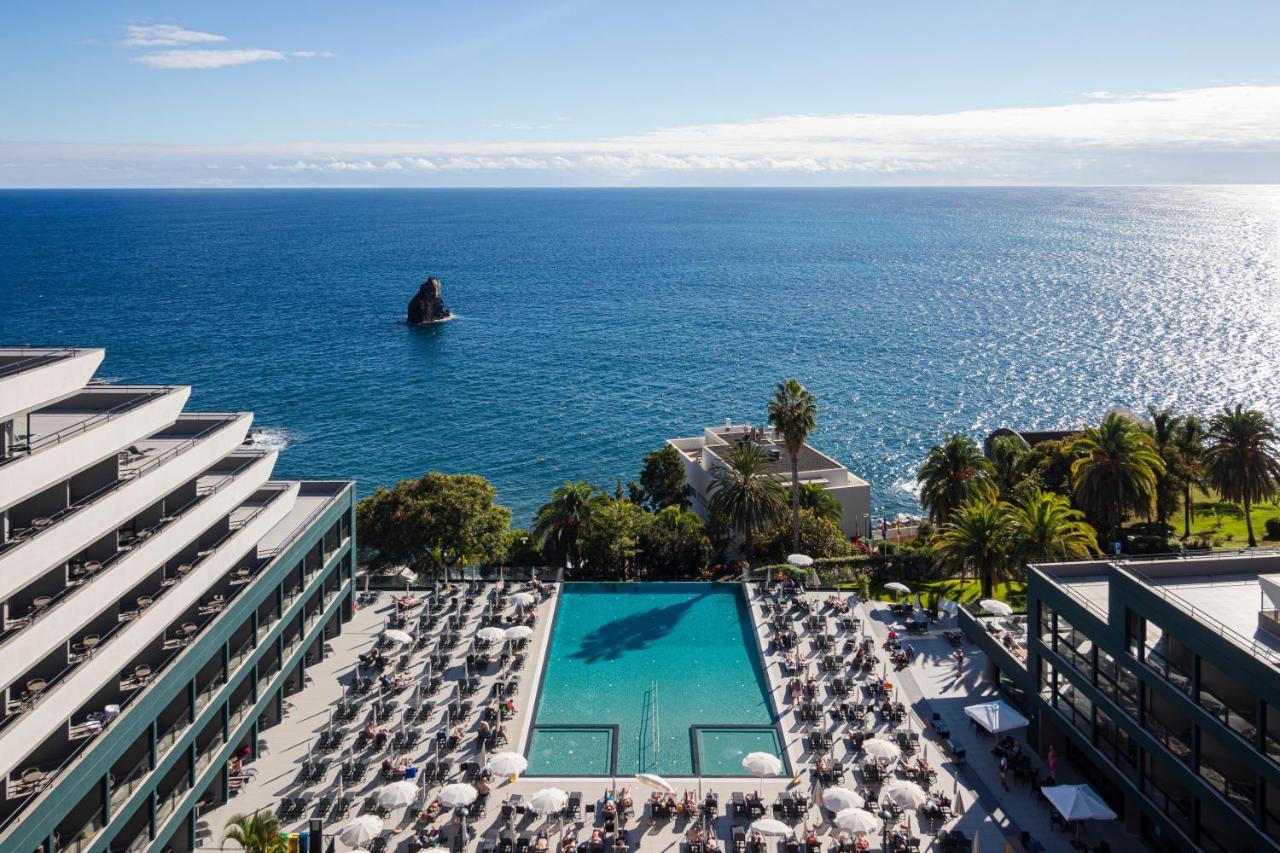 Enotel Lido Фуншал Екстериор снимка The cliffside pool at the Four Seasons Resort